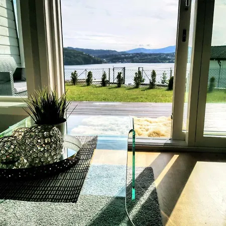 Bjornestrand Fjordside View Apartment Bergen