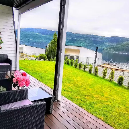 Bjornestrand Fjordside View Apartment Bergen