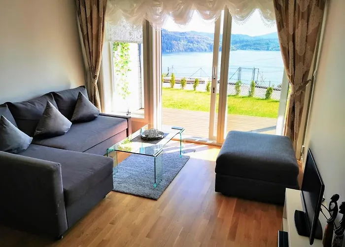 Bjornestrand Fjordside View 베르겐