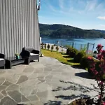 Bjornestrand Fjordside View 公寓