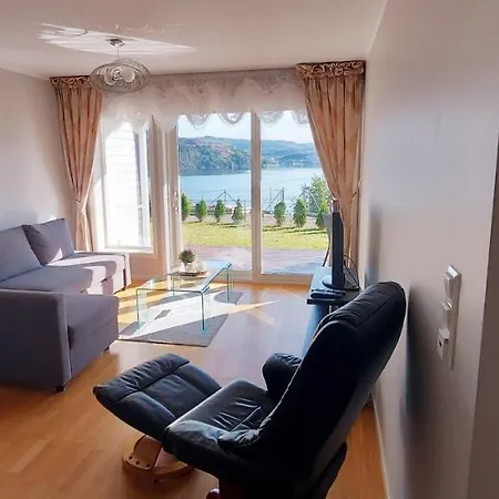 Bjornestrand Fjordside View Apartment *