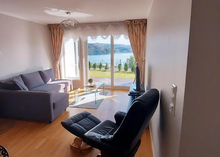 Bjornestrand Fjordside View Apartman *