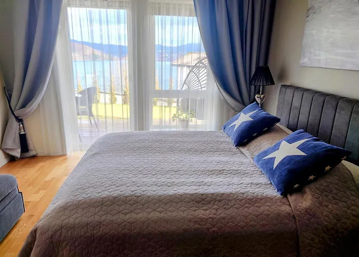 Bjornestrand Fjordside View *