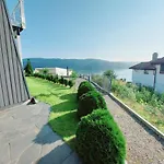 Bjornestrand Fjordside View Apartmán *